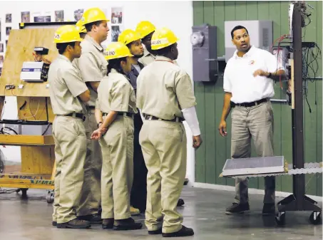  ?? Brant Ward / The Chronicle 2011 ?? Eric Shanks (right) teaches a 2011 class at the Cypress Mandela program in Oakland, which might be in line for more city funds.