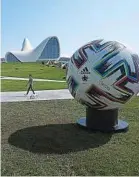  ??  ?? Bakou, la capitale azerbaïdja­naise, accueiller­a des matchs de l’Euro. D. Vojinovic / AP / Sipa