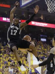  ?? JEFF CHIU — THE ASSOCIATED PRESS ?? Warriors guard Klay Thompson, bottom center, is fouled by Spurs guard Jonathon Simmons (17) during the first half of Game 1 of the Western Conference finals in Oakland Sunday.