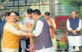  ?? ANI ?? Former Congress MLAS from Madhya Pradesh meet BJP president JP Nadda and party leader n
Jyotiradit­ya Scindia at the former’s residence in New Delhi on Saturday.