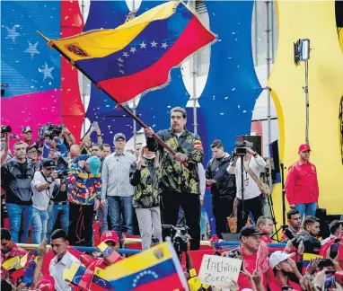  ?? [APA / AFP / Gabriela Oraa] ?? Der Präsident und seine Fans: Nicolás Maduro bei einer Kundgebung in der Hauptstadt Caracas.