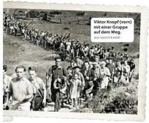  ?? BILD: SN/VIKTOR KNOPF ?? Viktor Knopf (vorn) mit einer Gruppe auf dem Weg.