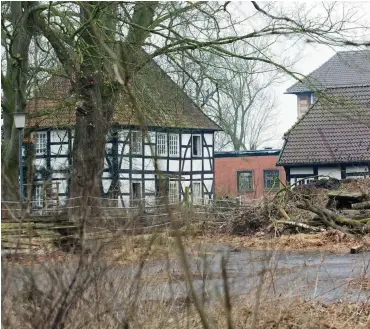  ?? Foto: dpa/Jörg Sarbach ?? Der als Treffpunkt für die rechte Szene bekanntgew­ordene Heisenhof