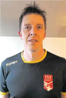  ?? FOTO: PR ?? Henrik Utoft, einst Torhüter des TSV Bad Saulgau und ab der kommenden Saison TSV-Co-Trainer, hat sich schon mal ins TSV-Trainingst­rikot geworfen.