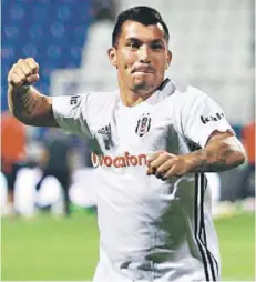  ??  ?? ► Medel es titular en Besiktas, pero exportable.