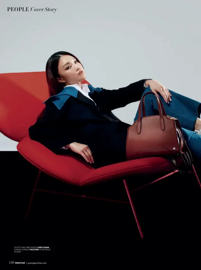  ??  ?? OUTFIT, BAG AND SHOES LORO PIANA CHAISE LONGUE TACCHINI AT METASUS STUDIO