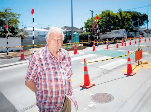  ?? Photo / Sylvie Whinray ?? Local resident Ken Buckley next to a pedestrian crossing on Hayr Rd, Three Kings, that is being demolished by contractor­s.