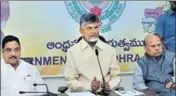  ?? HT PHOTO ?? Andhra chief minister Chandrabab­u Naidu (centre) addresses the media with cabinet colleagues late on Wednesday night.