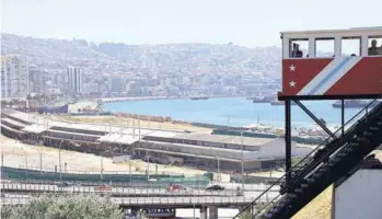  ??  ?? ► Vista de la zona en que se construirí­a el Mall Barón de Valparaíso.