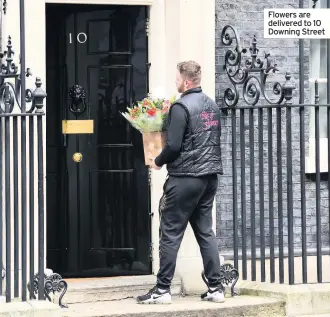  ??  ?? Flowers are delivered to 10 Downing Street