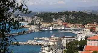  ??  ?? Au port de Nice, le trafic des ferries et des croisières est tombé à zéro depuis le début de la crise sanitaire. (Photos Eric Ottino)