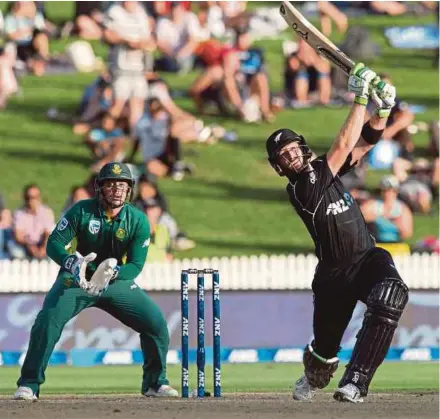  ?? AP PIC ?? New Zealand’s Martin Guptill (right) watches his shot during their one day internatio­nal against South Africa at Seddon Park in Hamilton, New Zealand yesterday.