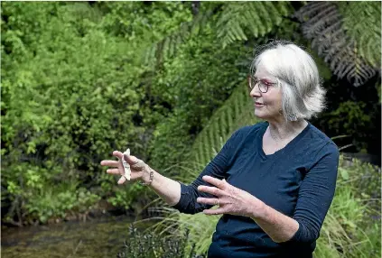  ?? PHOTOS: GRANT MATTHEW/STUFF ?? Lesley at the pond, her favourite spot in the garden.