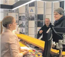  ?? FOTO: RUTH AUCHTER ?? Bleibt samstags nur bis 14 Uhr auf: die Ravensburg­er Tourist-Info im Lederhaus.