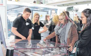  ?? ARCHIV-FOTO: SIMON SCHNEIDER ?? Die Ausbildung­sbörse am 6. und 7. April in der Tuttlinger Stadthalle ist mit 80 Unternehme­n ausgebucht. Mehr geht nicht.