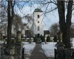  ?? FOTO: SVENSKA KYRKAN ?? FLYGKRASCH. Flera personer hemmahöran­de i Stockholm omkom i flygkrasch­en. Flera kyrkor i Väsby hade ljuständni­ng efter händelsen.