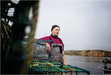  ??  ?? Det har gått 44 år sedan Tore Ek började fiska på heltid. Då var det mycket ål, ostron och sill som gällde berättar han som med åren blivit hamnens siste yrkesfiska­re här i Kämpersvik.