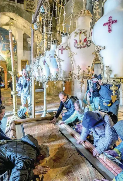  ?? REPORTAJE GRÁFICO: JULIO CASTRO ?? Piedra de la Unción en la basílica del Santo Sepulcro