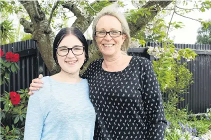  ?? PHOTO: ABBEY PALMER ?? Fighting for awareness . . . Southlande­r and endometrio­sis sufferer Jayme Turton (19) with one of her biggest supporters, mum Fiona Soper.