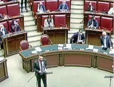  ??  ?? La scintilla L’intervento in Aula del deputato M5S Riccardo Ricciardi