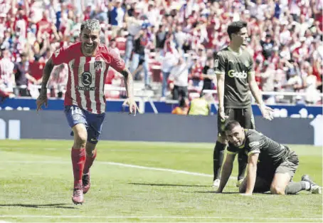  ?? EFE ?? Ángel Correa celebrando su gol ante los gerundense­s, que cayeron en Madrid //