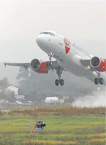  ?? ?? El avión chárter con destino a Praga que partió del aeropuerto de Córdoba en el