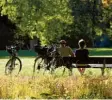  ??  ?? Viele Augsburger nutzten das schöne Wetter für eine Radltour.