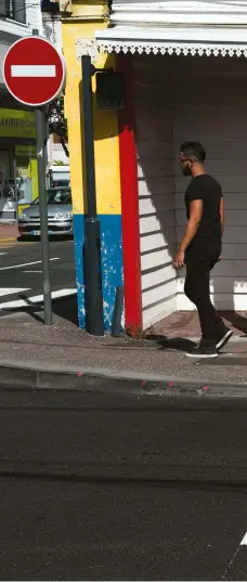  ??  ?? Street crossing, St Pierre, La Réunion
