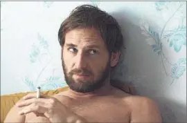  ?? Cineliciou­s Pics ?? JOSH LUCAS plays a causticall­y self-destructiv­e nomad who crashes his uptight brother’s New York party in “The Mend,” a prickly smart movie that’s never dull.