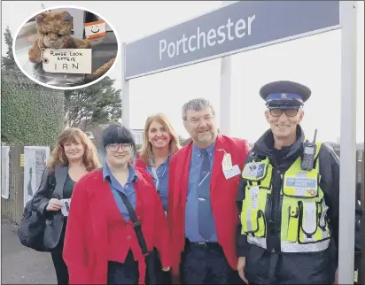  ??  ?? TRY THE TRAIN Try the Train community ambassador­s (from left) Ann McDermott, Jessykar Donald, Tarnia, Ian Edwards and rail community officer Chris Campbell. Inset: Ian’s bear and tag