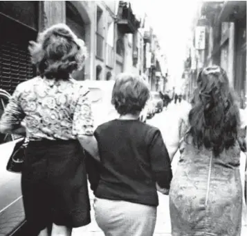  ?? ?? Colita. ‘Putas en el Barrio Chino’. Barcelona, 1969. De la serie
‘Una profesión arriesgada’