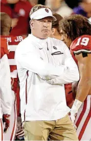  ?? [PHOTO BY BRYAN TERRY, THE OKLAHOMAN] ?? OU coordinato­r Mike Stoops’ defense ranks 85th nationally in total defense at 414.2 yards per game and 70th in scoring defense at 27.4 points.