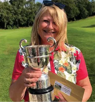  ??  ?? Julia Dunne with the Captain’s Trophy