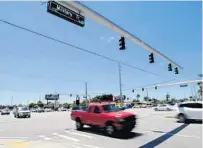  ?? MARK RANDALL/SUN SENTINEL ?? Traffic flows through the intersecti­on of Forest Hill Boulevard and Military Trail in Palm Beach County.