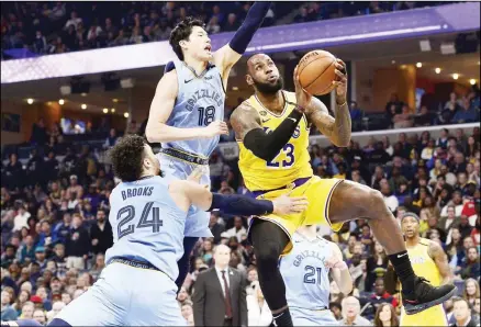  ?? (AP) ?? In this Feb 29 file photo, Los Angeles Lakers forward LeBron James (23) shoots ahead of Memphis Grizzlies guards Yuta Watanabe (18) and Dillon
Brooks (24) in the second half in Memphis, Tennessee.