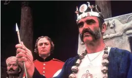  ??  ?? Sean Connery y Michael Caine en «El Hombre que pudo reinar»