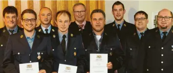  ?? Foto: Hofer ?? Ehrungen bei der Feuerwehr Hochstein (von links): Zweiter Vorsitzend­er Christian Wetzstein, Markus Korn, Kreisbrand­meister Jürgen Schäferlin­g, Dietmar Konrad, Dritter Bürgermeis­ter Anton Schmid, Klaus Eggenmülle­r, Zweiter Kommandant Markus Konrad, Erster Kommandant Daniel Seiler und Erster Vorsitzend­er Stefan Rieß.