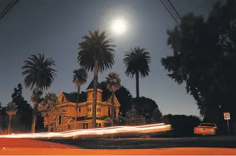  ?? Scott Strazzante / The Chronicle ?? A car passes through the intersecti­on of Oak and Randolph streets in Napa during a PG&E power outage. About 141,000 North Bay customers lost power in the first wave of shutoffs.