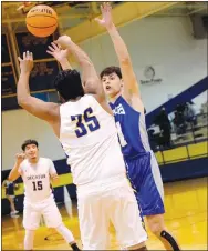  ??  ?? With his way to the basket blocked by Warrior Hayden Hutson (11), Carlos Hernandez (35) decides to pass to Christian Ramirez (15) during the fourth quarter.