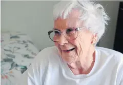  ?? AP/PENNY WEAVER ?? Author Nelle Harper Lee in her assisted living room in Montoevill­e, Alabama, in 2010. Friends and fans of the ‘To Kill A Mockingbir­d’ author are having trouble reconcilin­g a publisher’s announceme­nt that her decades-old manuscript for a sequel has been...