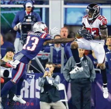  ?? CURTIS COMPTON / CCOMPTON@AJC.COM ?? Falcons cornerback Robert Alford has none of his nine career intercepti­ons this season. He picked off Tom Brady at New England (above), but a roughing-the-passer penalty negated the play.