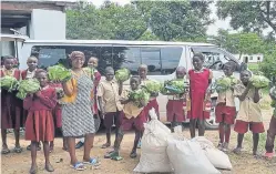  ?? ?? Children in Zimbabwe who have been helped by Smile Internatio­nal