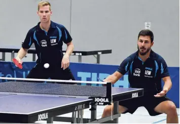  ?? Foto: Fred Schöllhorn ?? Der Ungar Soma Fekete (links, rechts Jens Harti) ist in der Bayernliga ein Ausnahmesp­ieler und hat 33 von 36 Begegnunge­n ge wonnen. Er reist nur zu den Spielen an und kehrt dann in seine Heimat zurück.