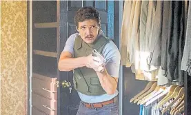  ??  ?? Pedro Pascal. El chileno interpreta al agente de la DEA Javier Peña.