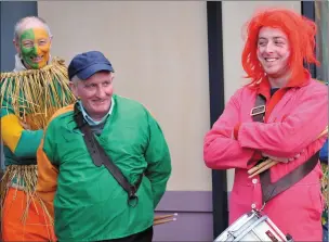  ??  ?? Here’s lookin’ at you kid: After a lifetime playing with the Goat Street Wren, Tom Healy (centre) threw tradition to the wind this year and went out with The Green & Gold. It made for a rare clash of colours when he met up with his Goat Street drumming...