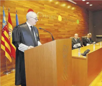  ??  ?? Imagen del exfiscal jefe de Castellón, José Luis Cuesta, en su toma de posesión tras ser elegido. ((
GABRIEL UTIEL