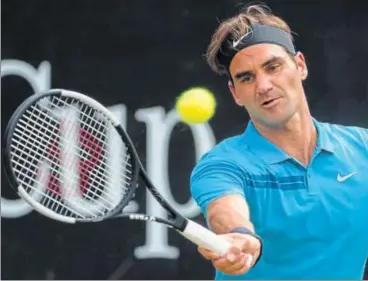  ?? AP PHOTO ?? Roger Federer returns the ball to Nick Kyrgios in their semifinal of the ATP Mercedes Cup in Stuttgart on Saturday.