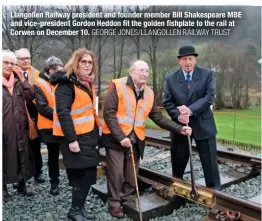  ?? GEORGE JONES/LLANGOLLEN RAILWAY TRUST ?? Llangollen Railway president and founder member Bill Shakespear­e MBE and vice-president Gordon Heddon fit the golden fishplate to the rail at Corwen on December 10.