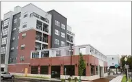  ?? H John Voorhees III / Hearst Connecticu­t Media ?? A newly Brookview West apartments at 333 Main St. in Danbury, where one-bedroom units start at $1,850, slightly above the Danbury average.