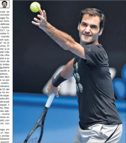  ??  ?? AL SERVICIO. Roger Federer afronta con humildad el reto de conquistar su grande número 20.